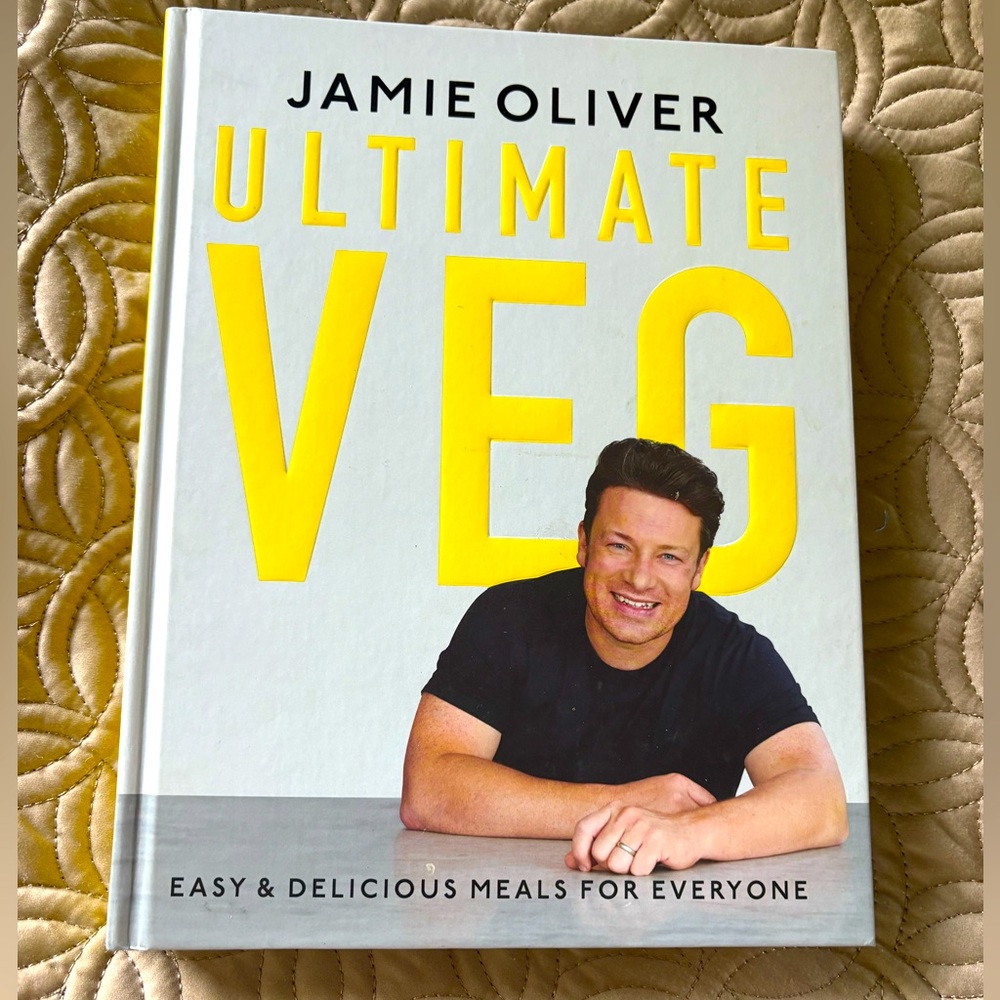 Ultimate Veg Cookbook by Jamie Oliver. New!❣️